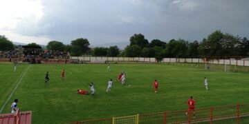 Децата во Чучер-Сандево имаат повеќе прилики да одат во казино и кафичи отколку на тренинг!